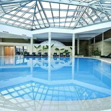 Noahs Ark Deluxe And Casino Hotel Vokolidha